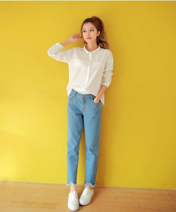 Kết hợp quần jeans ống suông che khuyết điểm, năng động