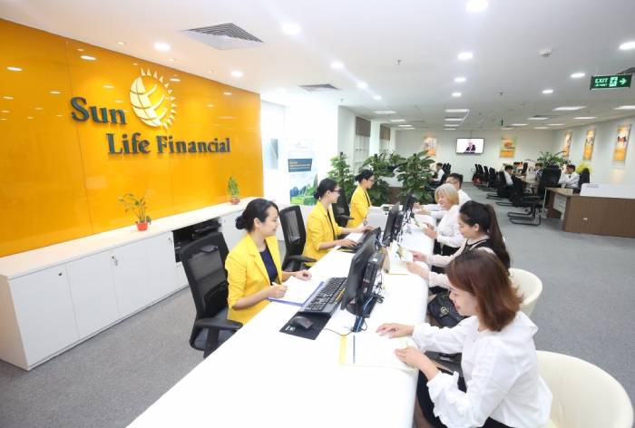 Đồng phục nhân viên công ty Sun Life Việt Nam