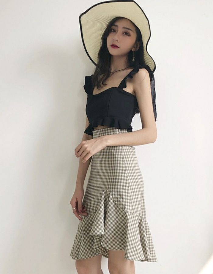 Hình ảnh phối đồ áo croptop 2 dây chuẩn bánh bèo