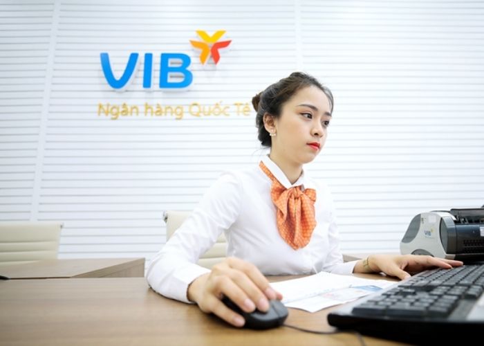 Hình ảnh đồng phục của ngân hàng VIB