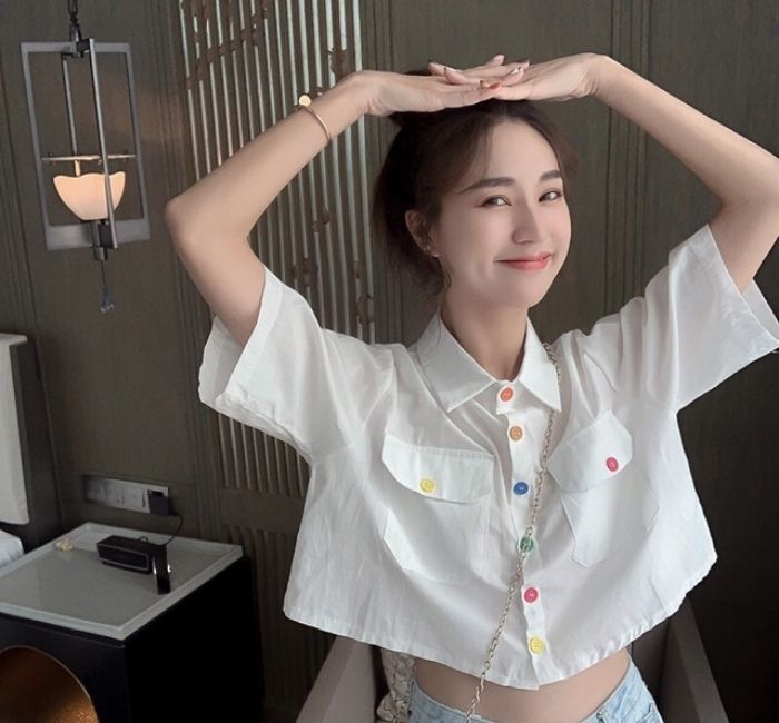 Phong cách sơ mi croptop trẻ trung