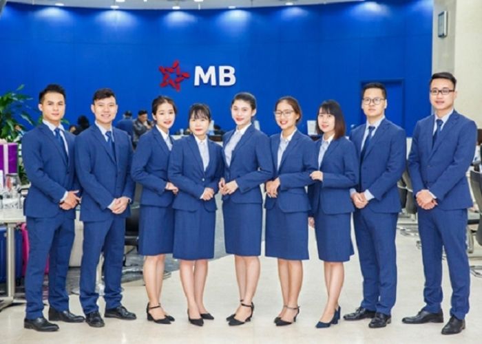 MB Bank với những bộ vest chỉn chu, chuyên nghiệp