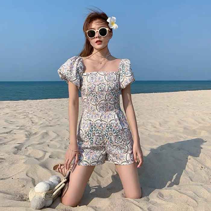 Jumpsuit dáng ngắn mang lại những bức hình lung linh